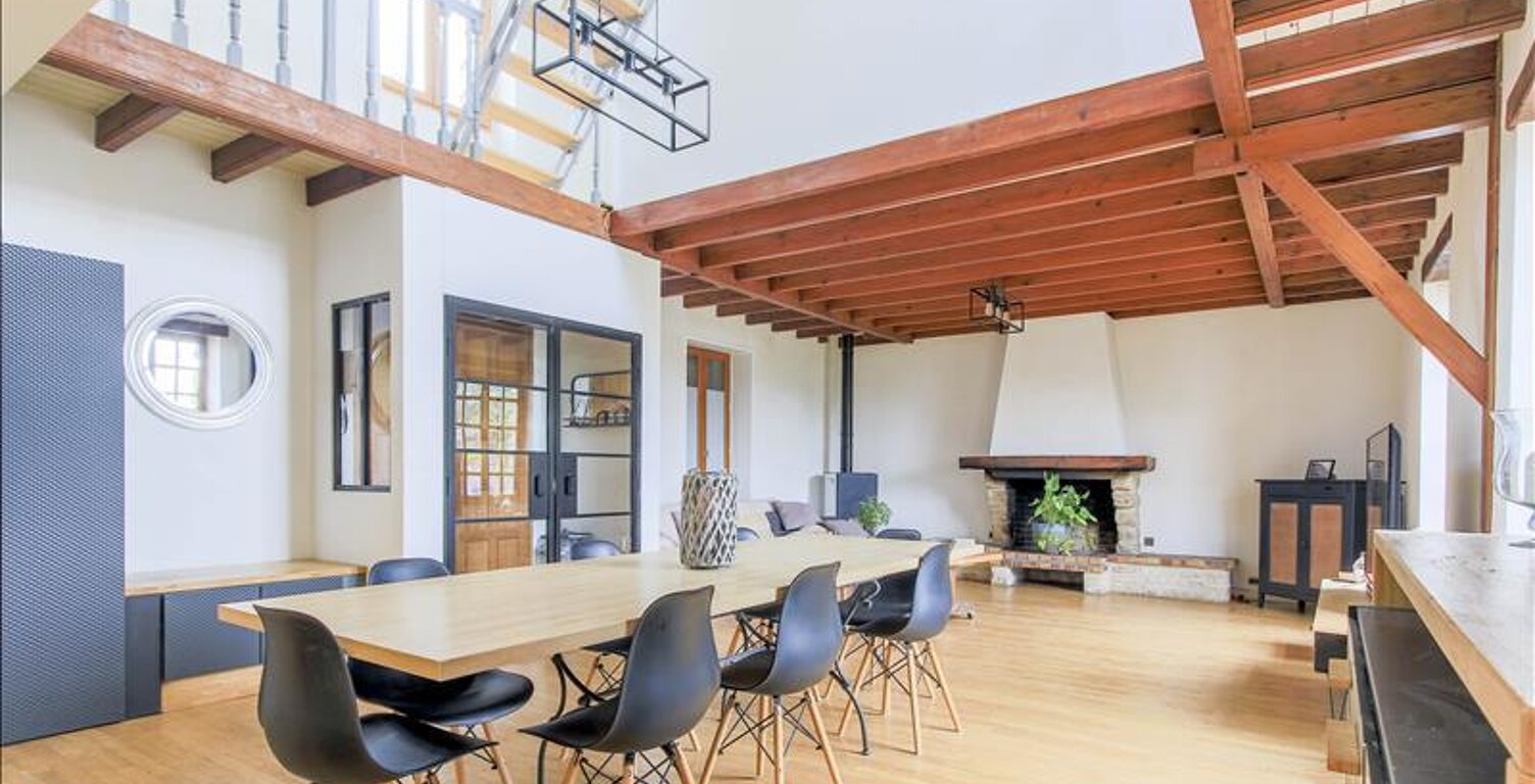 Maison en pierre de 6 pièces principales — photo 1