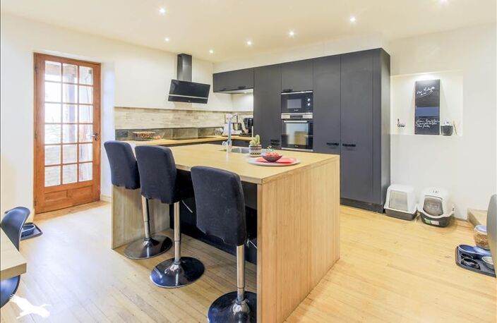 Maison en pierre de 6 pièces principales — photo 2