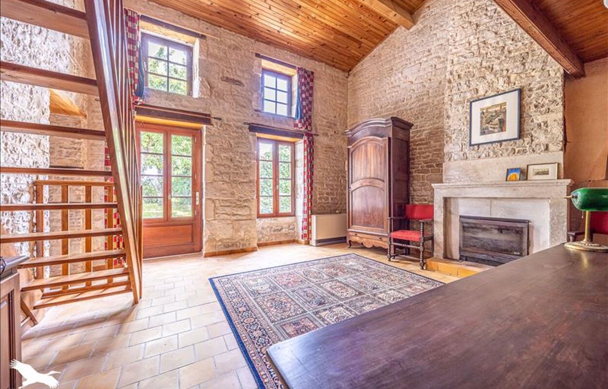 maison 9 pièces 268 m2 à vendre à Saint-Pierre-d'Amilly (17700)