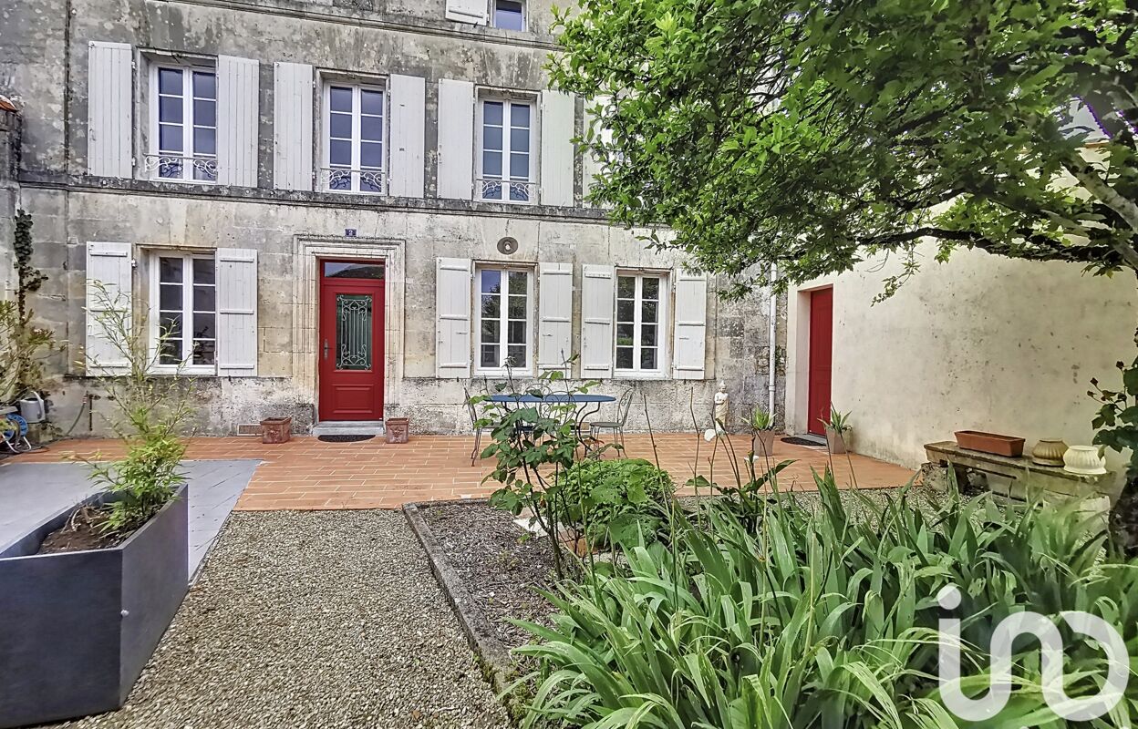 maison 5 pièces 157 m2 à vendre à Saint-Même-les-Carrières (16720)