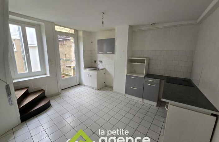 DUN SUR AURON : Maison de ville en hyper centre avec cour et — photo 2