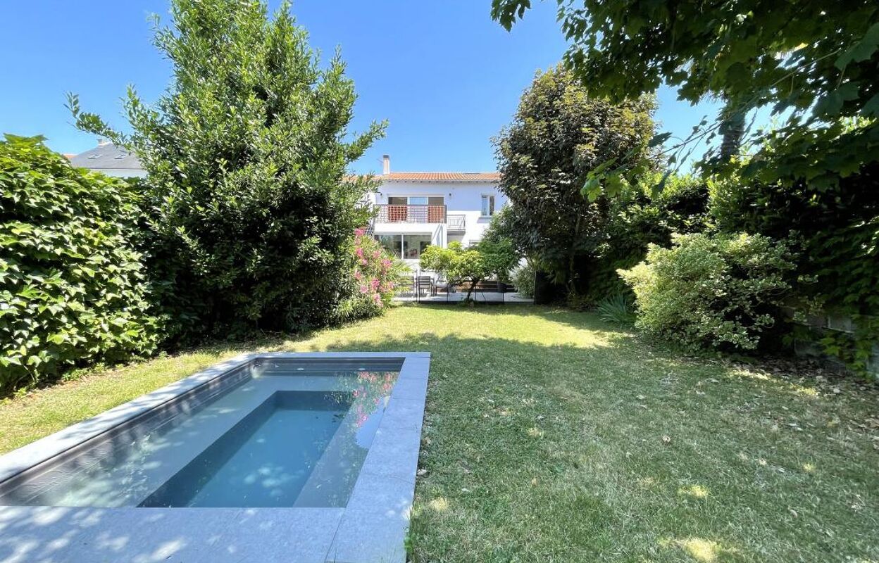 maison 6 pièces 185 m2 à vendre à La Rochelle (17000)