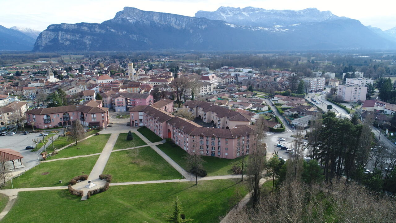 terrain 1800 m2 à construire à Moirans (38430)