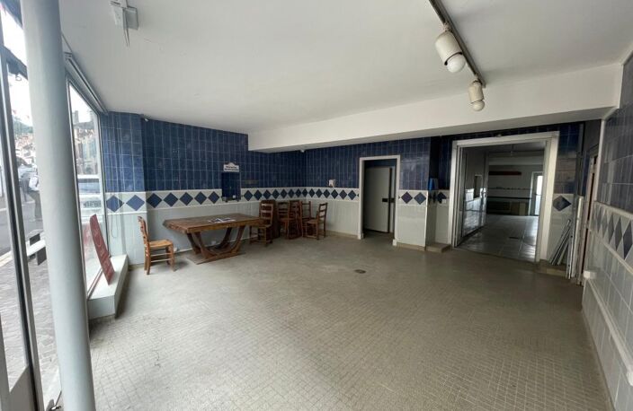 Immeuble de rapport avec 3 locaux pro et 3 appartements — photo 2