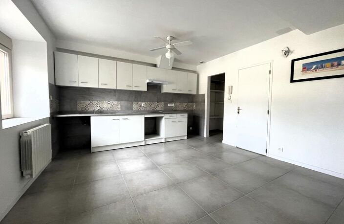 Immeuble de rapport avec 3 locaux pro et 3 appartements — photo 5
