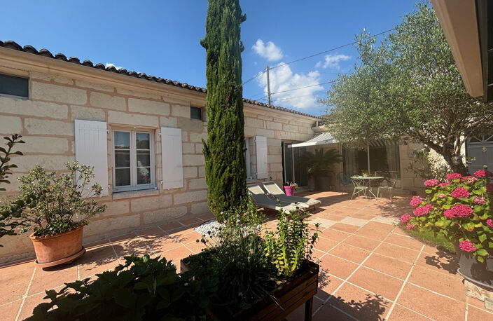 MAISON AVEC JARDIN ET GARAGE A SAINTES — photo 3