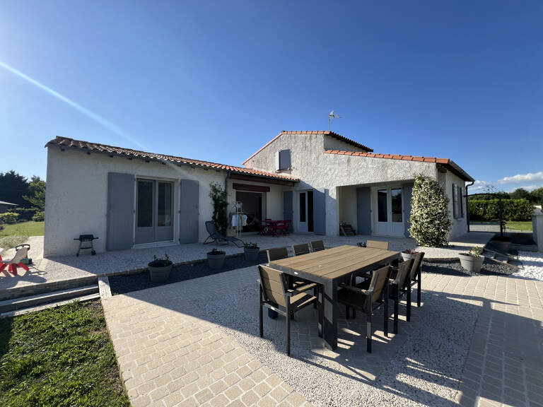 MAISON AVEC DEPENDANCE ET GRAND TERRAIN — photo 1
