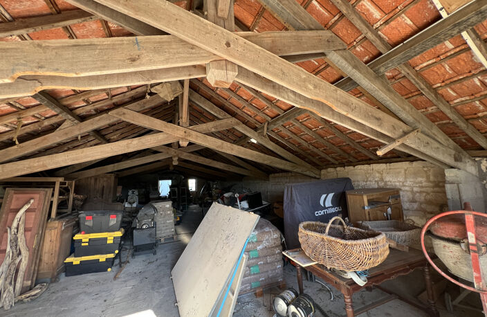 MAISON AVEC DEPENDANCE ET GRAND TERRAIN — photo 4