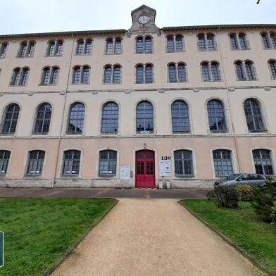 Bureau 4 pièces 1727 €