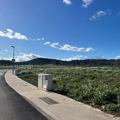 Local industriel  95000 €