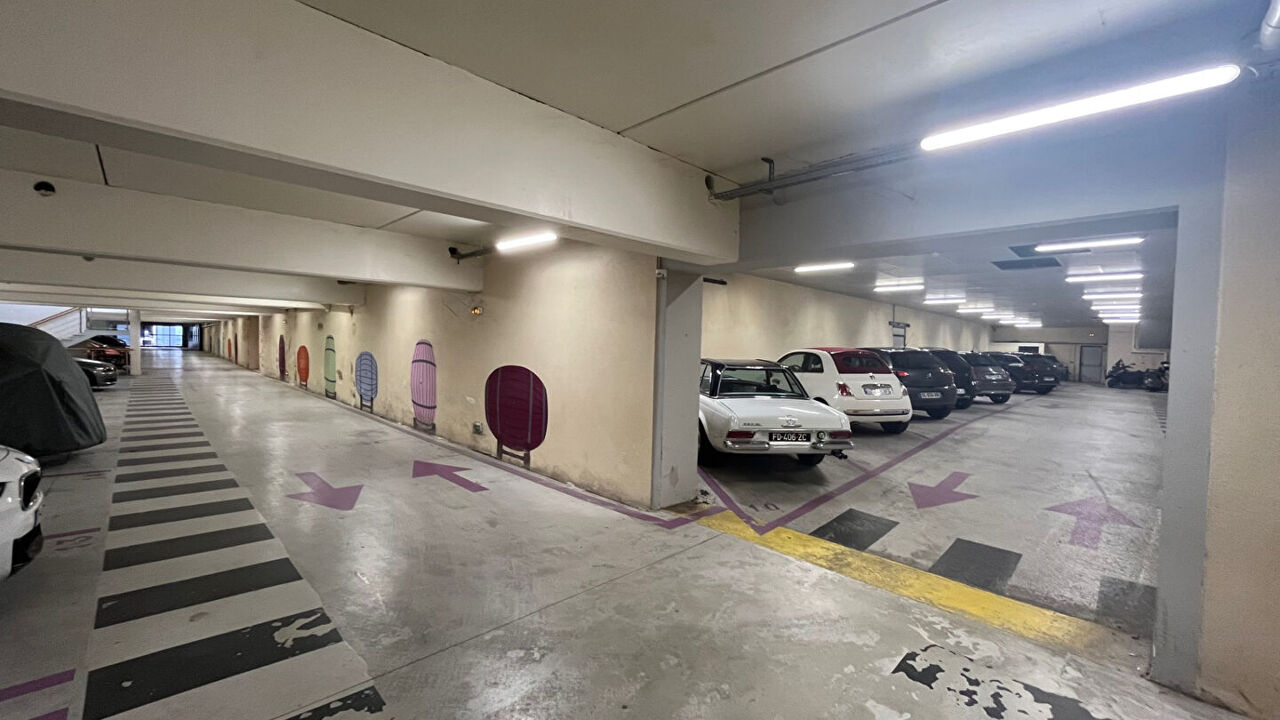 garage  pièces 4 m2 à louer à Bordeaux (33300)