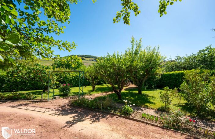 Maison à fort potentiel avec terrain constructible — photo 3