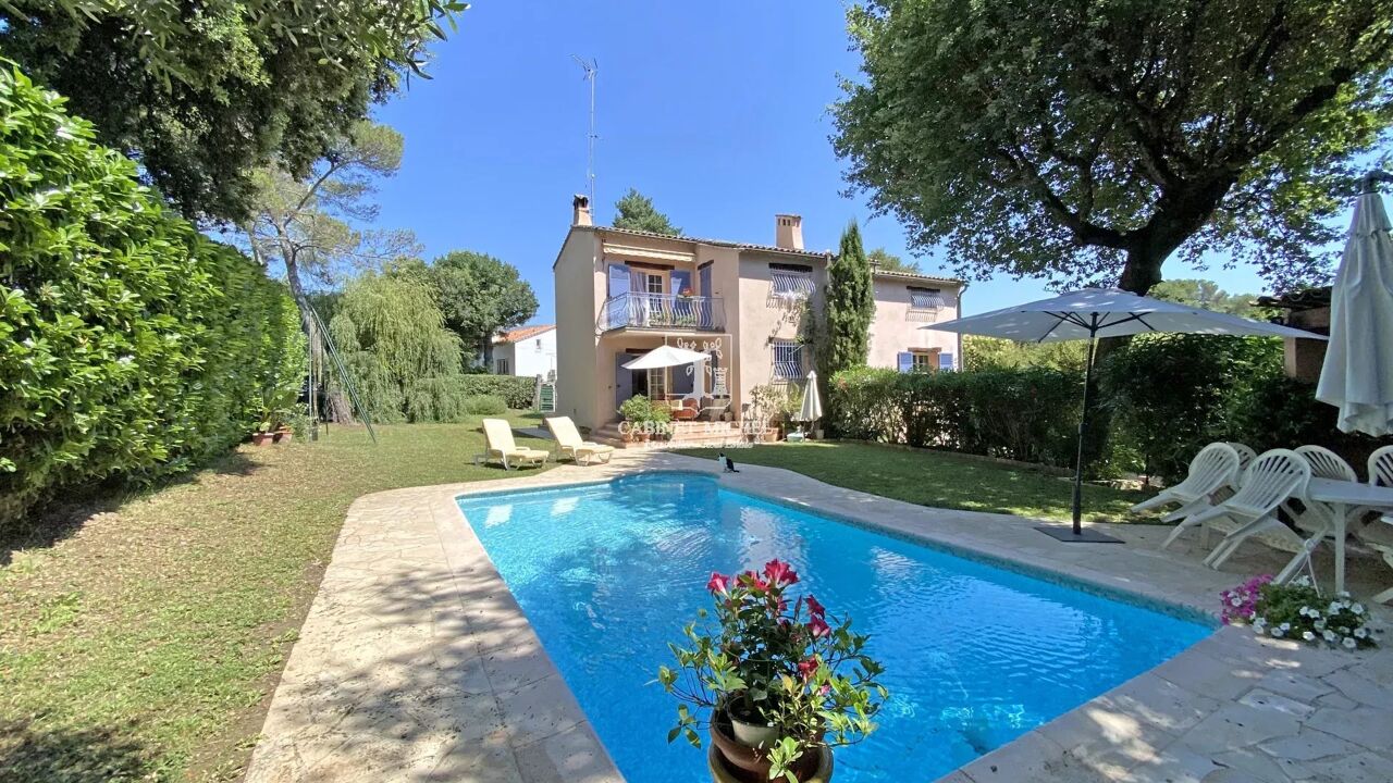 maison 8 pièces 195 m2 à vendre à Roquefort-les-Pins (06330)