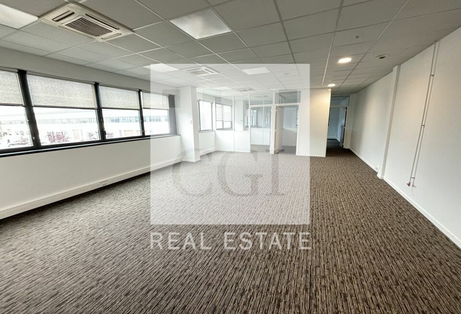 BUREAUX à LOUER — photo 1