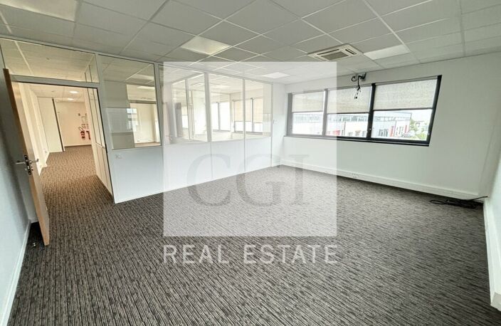 BUREAUX à LOUER — photo 3