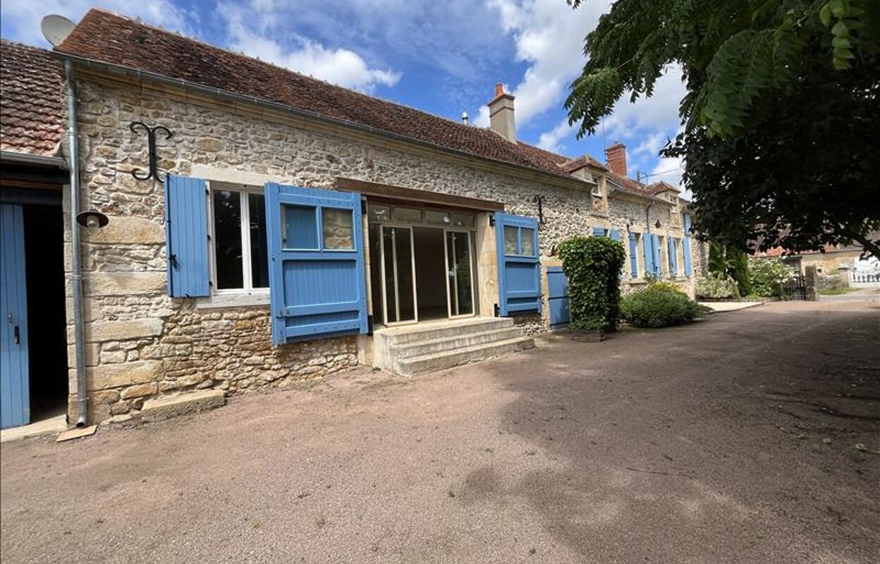 maison 7 pièces 181 m2 à vendre à Saint-Pierre-les-Étieux (18210)