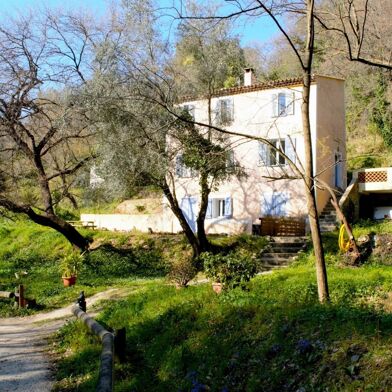 Appartement 1 pièces 701 €