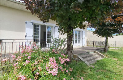 vente maison 215 000 € à proximité de Bussac-Forêt (17210)