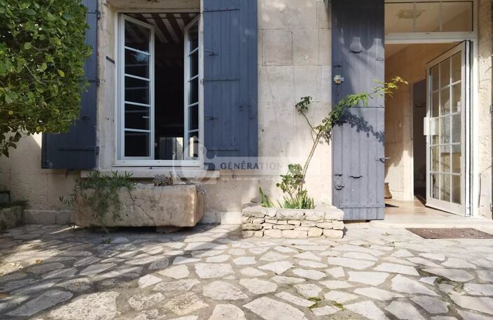 Mas de village au coeur de Fontvieille avec piscine et hangar — photo 2