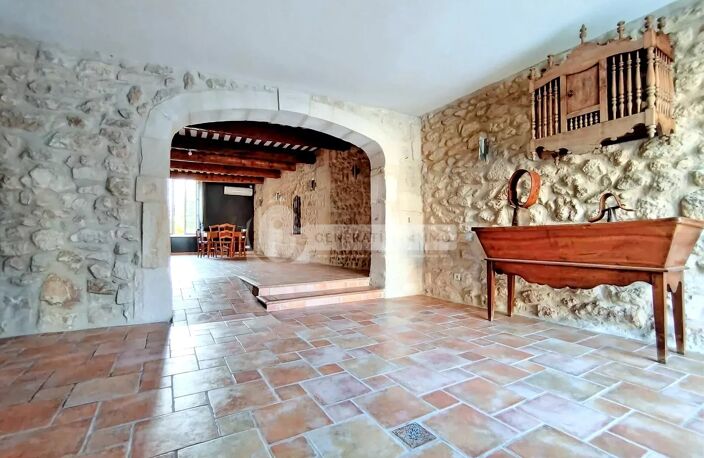 Mas de village au coeur de Fontvieille avec piscine et hangar — photo 4