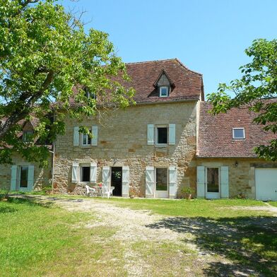 Maison 32 pièces 833 m²