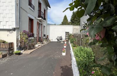 vente immeuble 210 000 € à proximité de Bourg-Lastic (63760)