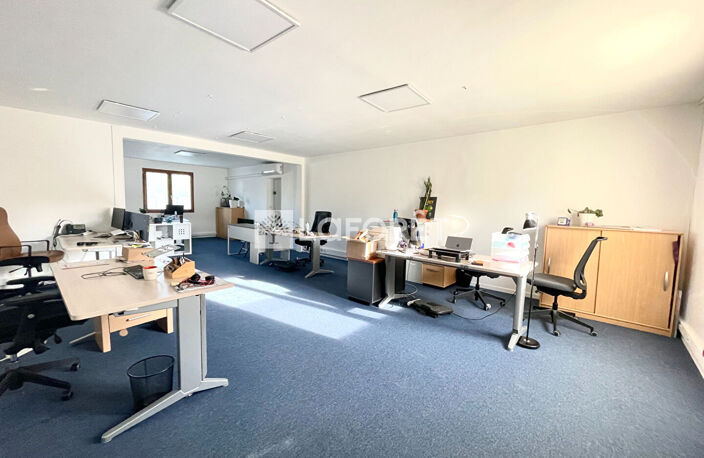 Bureaux Lattes 410 m2 terrain de 800 m² — photo 3