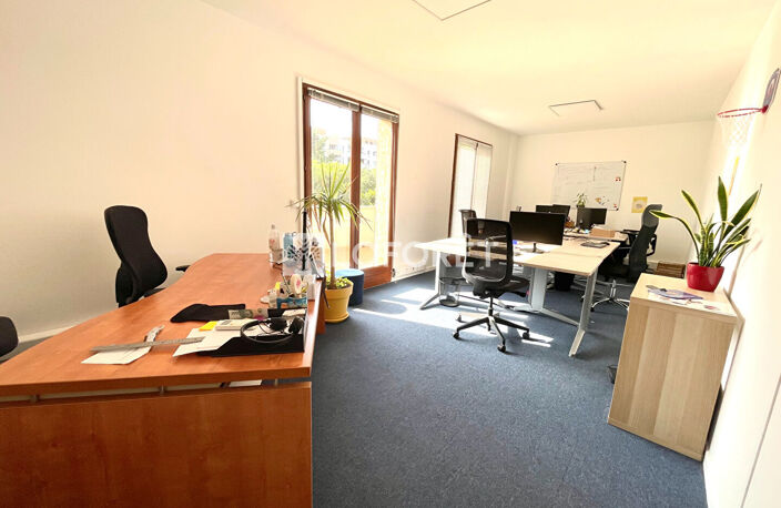 Bureaux Lattes 410 m2 terrain de 800 m² — photo 4