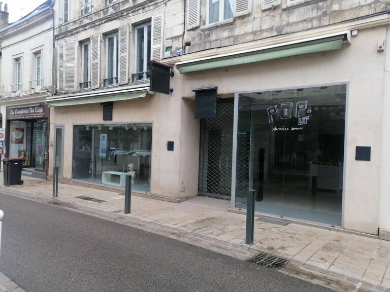Bien Commercial À Vendre — photo 1