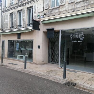 Commerce  298000 €