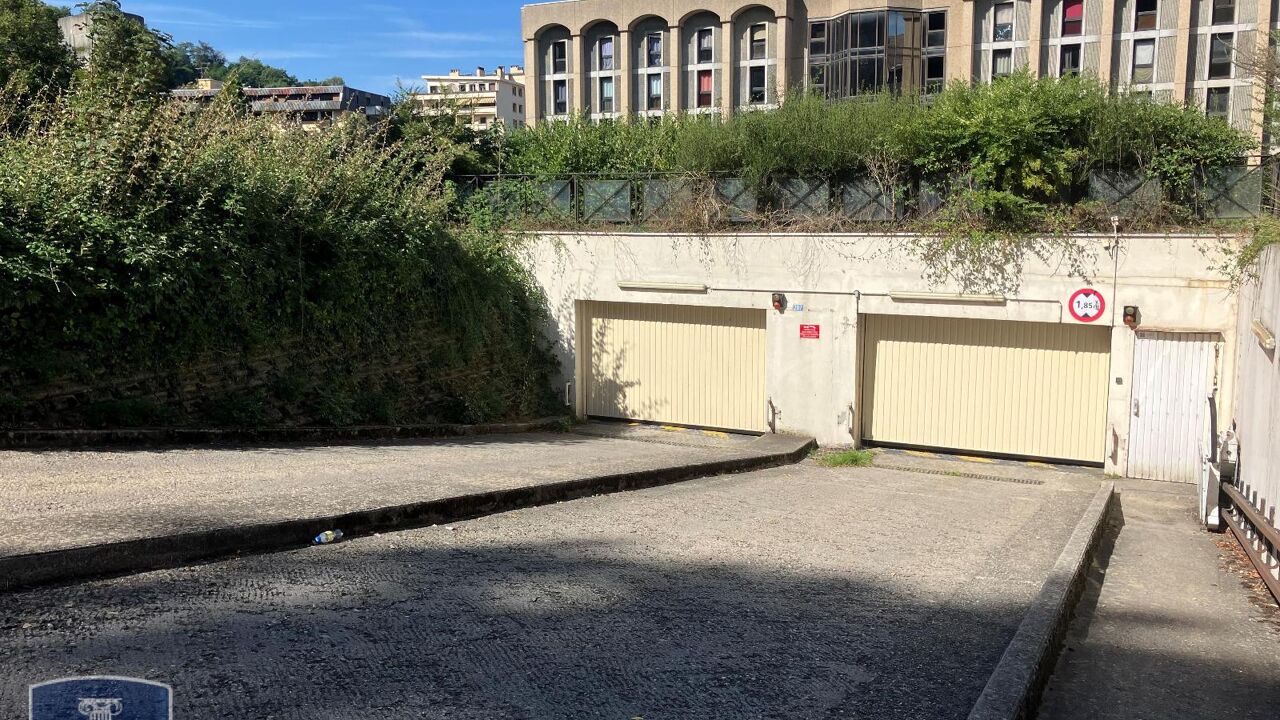 garage  pièces  m2 à louer à Chambéry (73000)