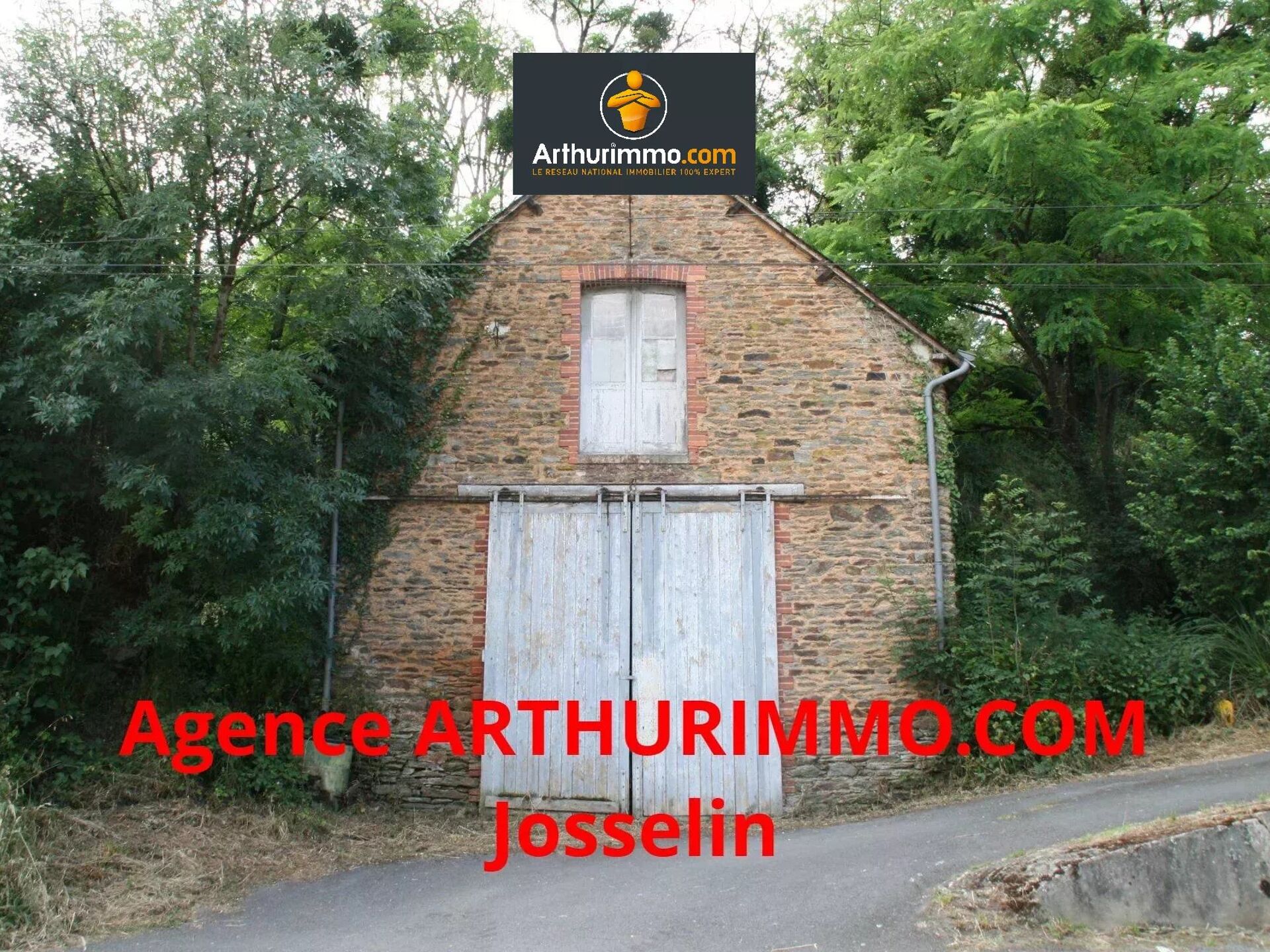 Parking 1 pièce 82 m² · à Josselin · 82 m² · 34 000 €