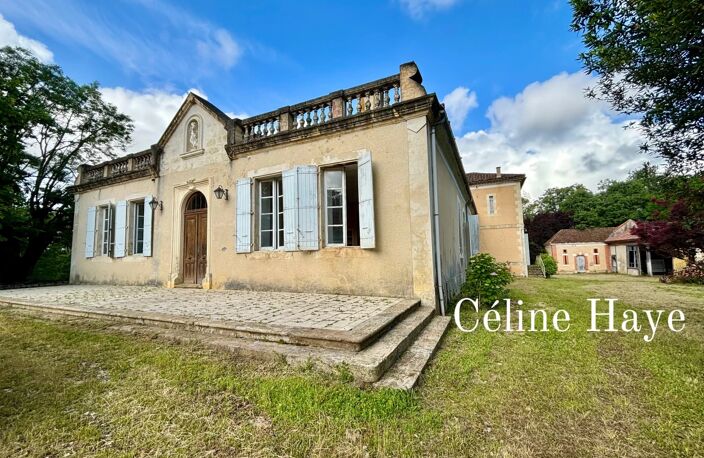 MAISON DE MAÎTRE AVEC DÉPENDANCES SUR 3 HECTARES. — photo 2