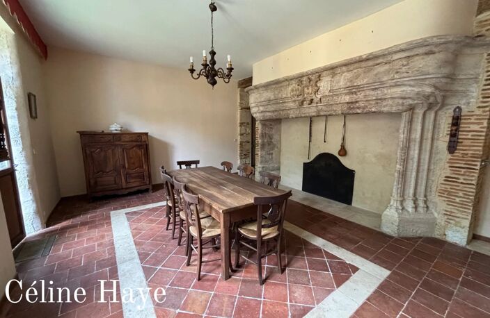 MAISON DE MAÎTRE AVEC DÉPENDANCES SUR 3 HECTARES. — photo 5