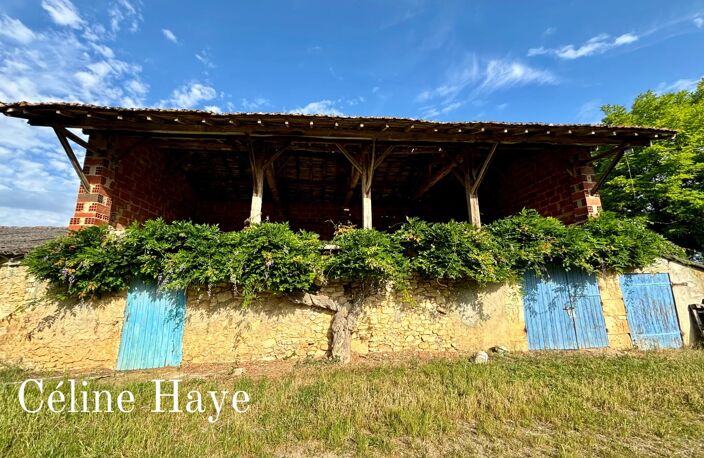 FERME ET DEPENDANCES EN PIERRE SUR UNE PARCELLE D'ENVIRON 1 HECTARE. . — photo 4
