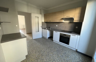 location appartement 880 € CC /mois à proximité de Luc-la-Primaube (12450)