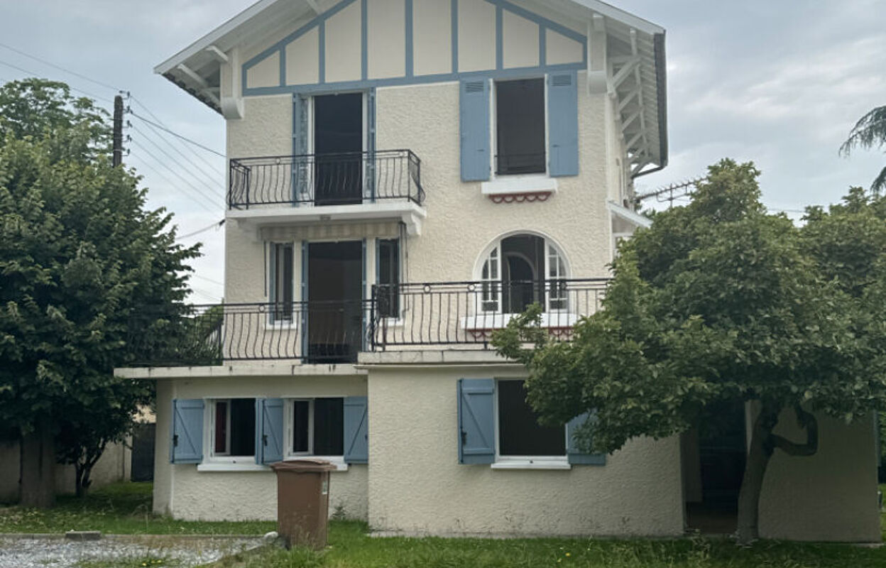 maison 7 pièces 200 m2 à vendre à Billère (64140)