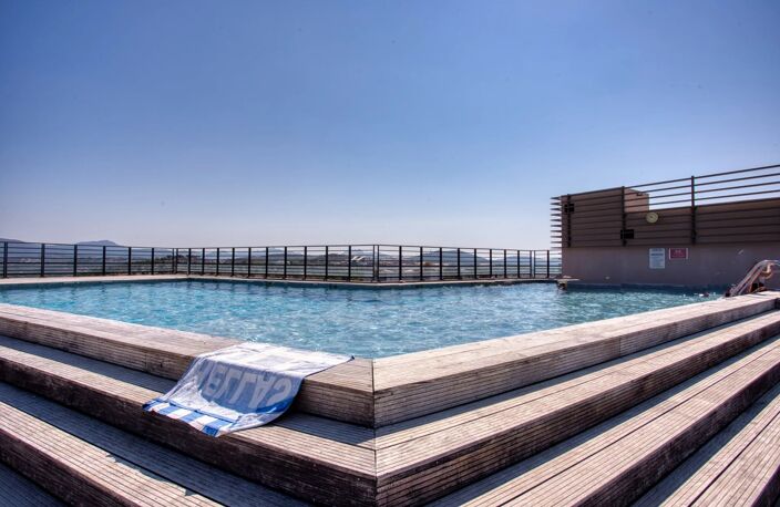 EXCLUSIVITÉ - SAINT-RAPHAËL -3 PIÈCES PISCINE - ROOFTOP. — photo 2