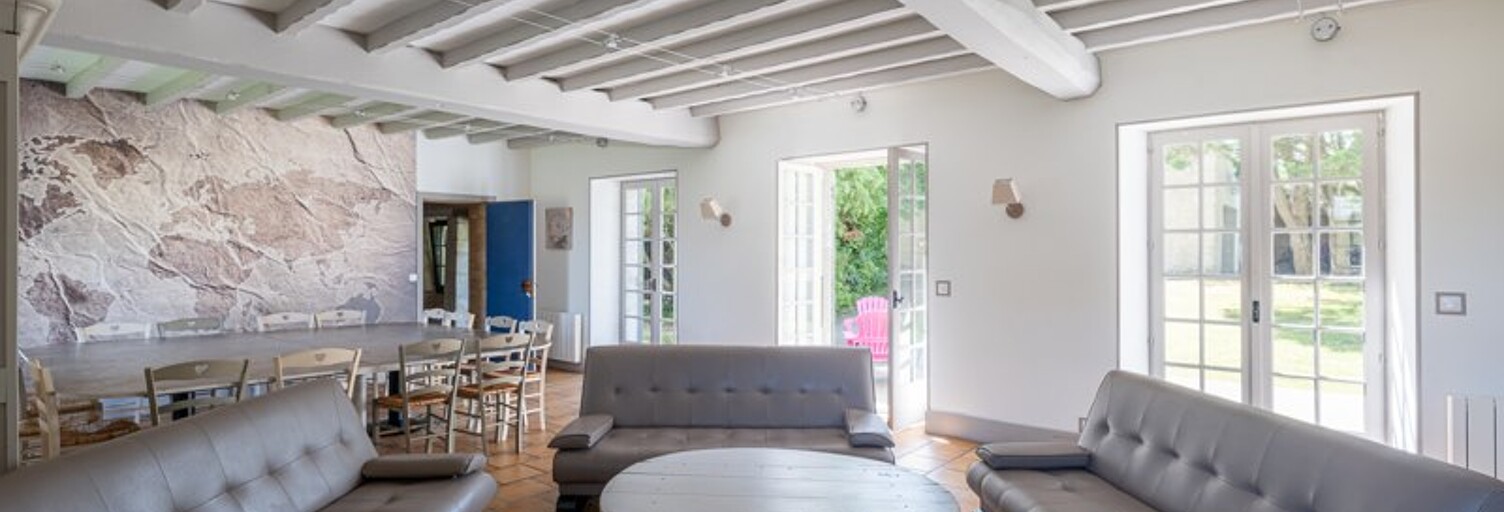 Maison 10 Pièces 364 m² à vendre à Bignay (17400)