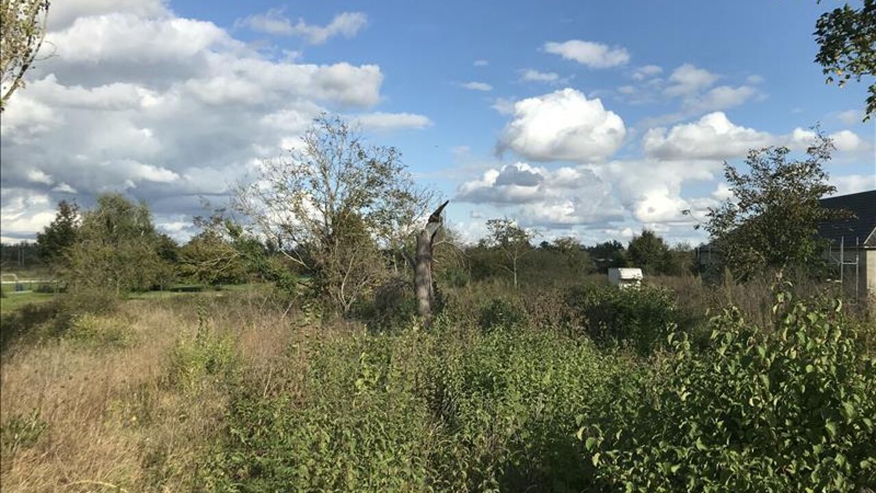 terrain  pièces 1630 m2 à vendre à Mehun-sur-Yèvre (18500)