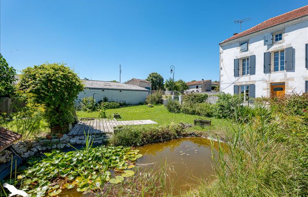 maison 9 pièces 230 m2 à vendre à Beauvais-sur-Matha (17490)