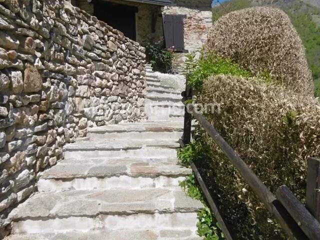 NICHÉE FACE AUX PYRÉNÉES — photo du bien