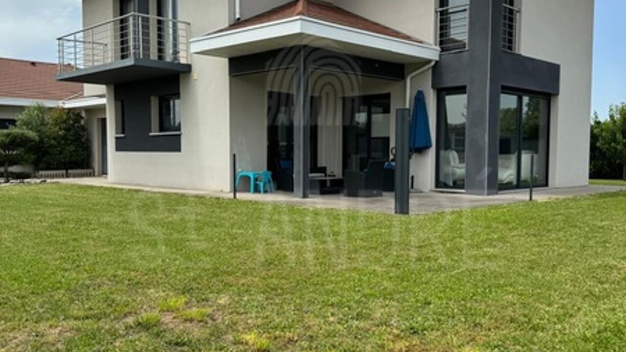 maison 6 pièces 153 m2 à vendre à Saint-Étienne-de-Saint-Geoirs (38590)