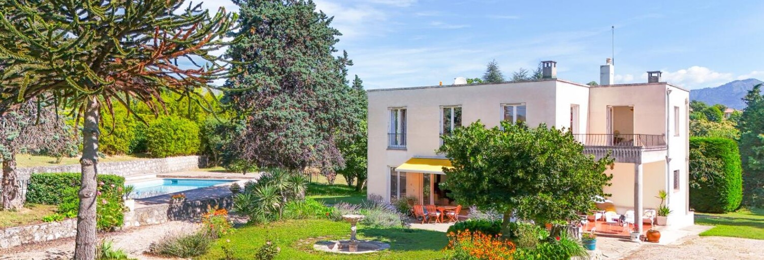 Maison 9 Pièces 190 m² à vendre à Berre-les-Alpes (06390)