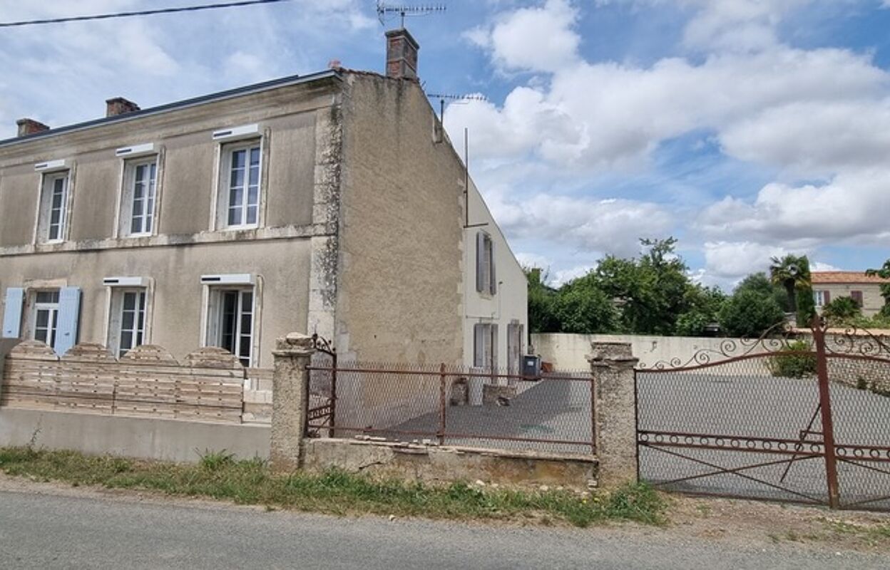 maison 10 pièces 308 m2 à vendre à Saint-Saturnin-du-Bois (17700)