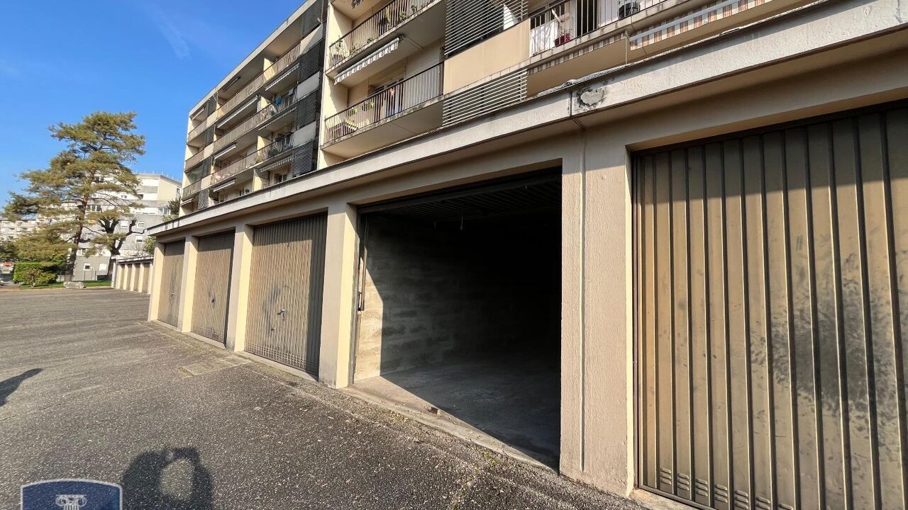 garage  pièces  m2 à louer à Chambéry (73000)