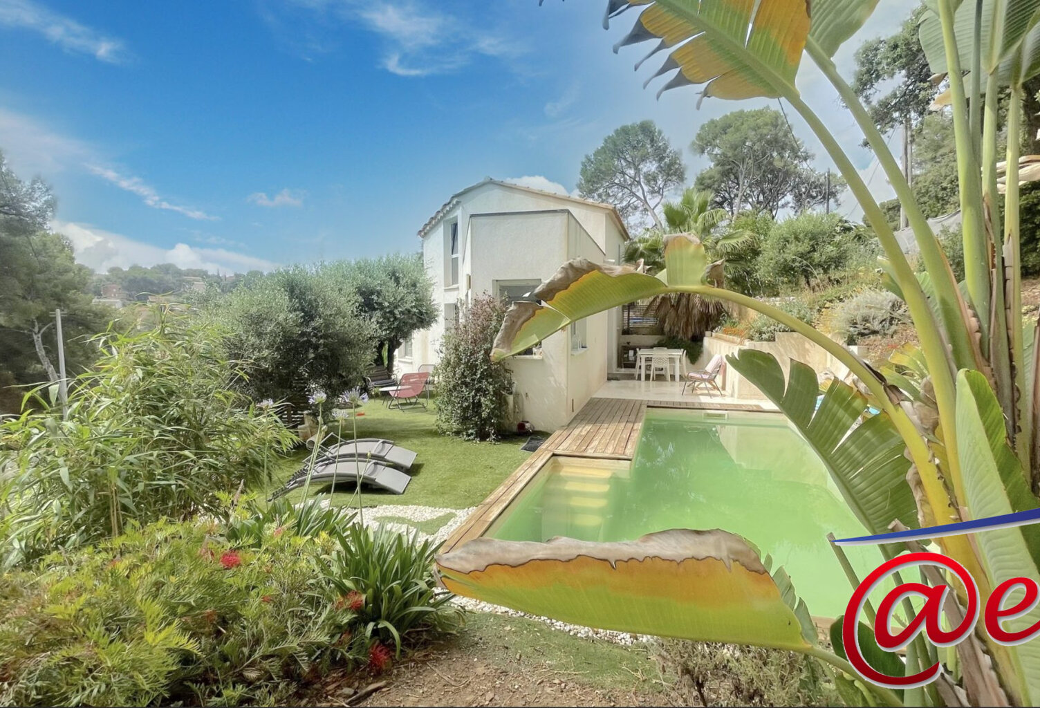 Villa moderne avec piscine et vue dégagée — photo 1