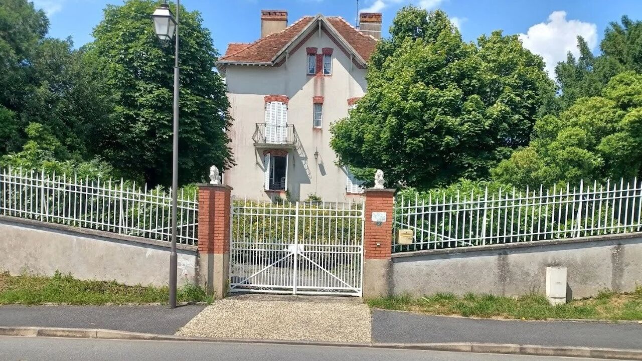 maison 11 pièces 220 m2 à vendre à Éguzon-Chantôme (36270)