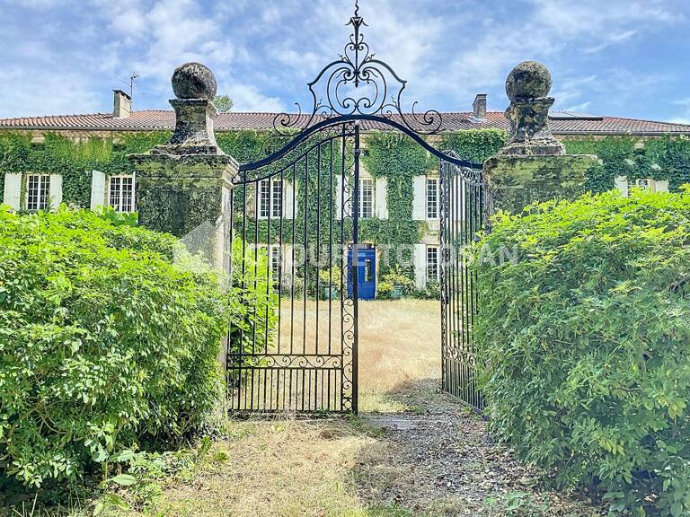 Château — photo 1