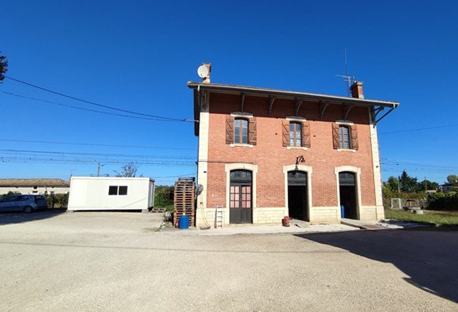 REALVILLE — photo 1